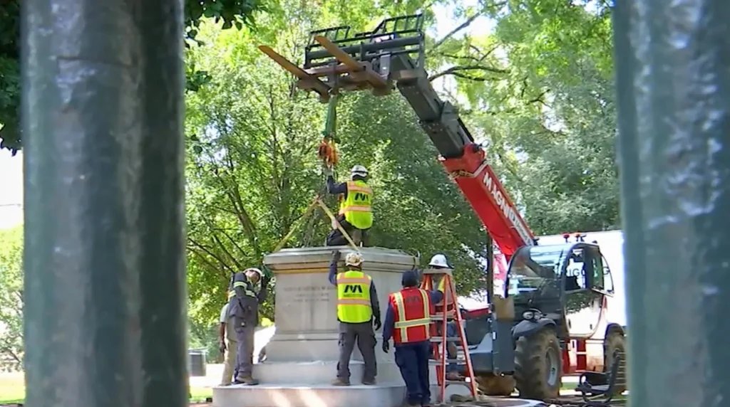 Virginia Removes Three Confederate Statues From Capitol