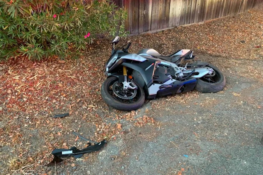 Motorcyclist crashes fleeing police chief at high speed