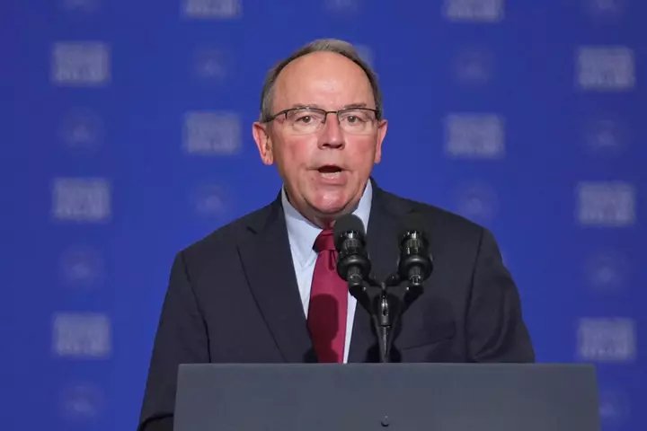Wisconsin congressman survives emergency plane landing, swims to safety