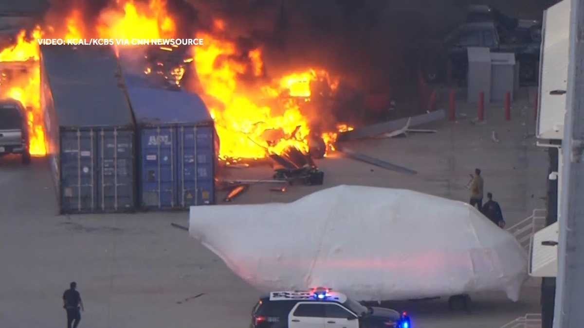 Helicopter crashes, killing at least 1 person, near a bus crash in Los Angeles