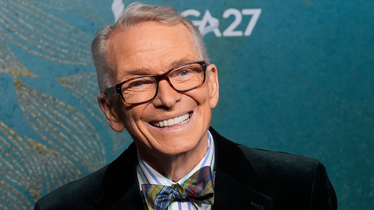 Bob Mackie, fashion designer to the stars, dies at 87