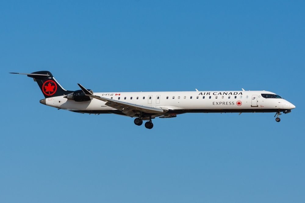 FAA Investigates LaGuardia Controllers for Early Shift Departure Amid Collision