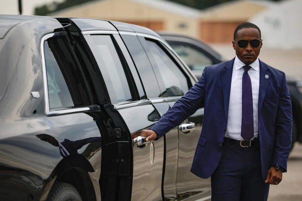 Secret Service chief pulled from office in leak probe