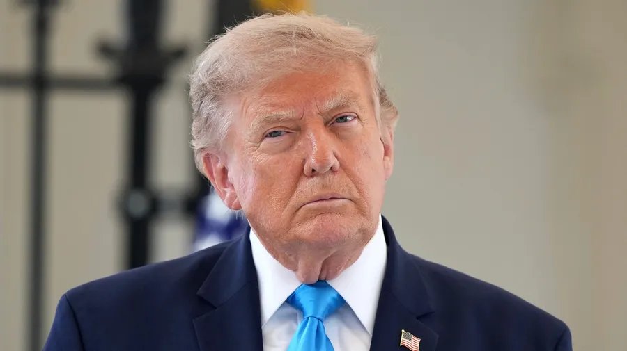 Trump Holds Cabinet Meeting at Camp David Amid Senate Fights