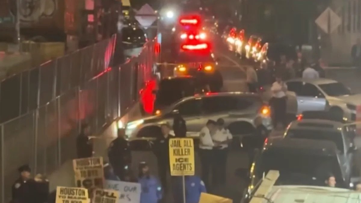 ICE Shoots a New York Driver With a 5-Year-Old in the Back Seat