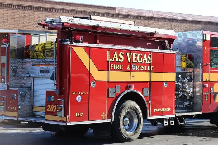 Woman dies despite rescue from Las Vegas house fire
