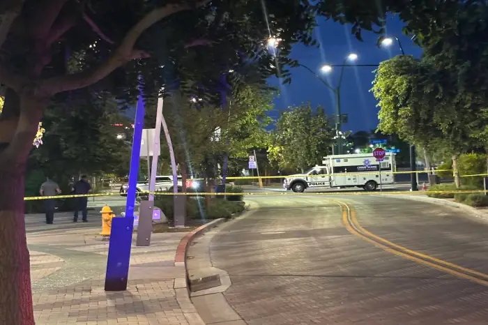 1 dead, 1 hurt in downtown Las Vegas stabbing