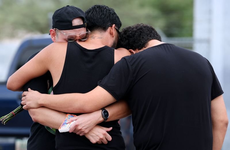 2 killed at Tucson gay bar. Did suspect target it?