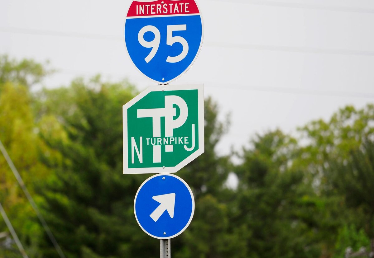 Two Pennsylvania teens killed in NJ Turnpike rollover crash