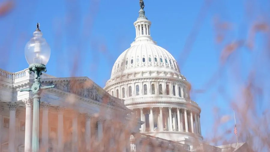 Bipartisan Bill Pushes Paid Family Leave Program
