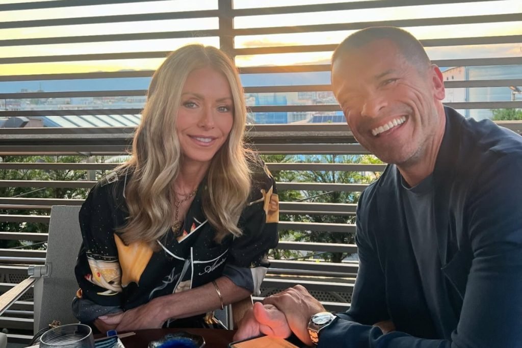 Kelly Ripa Chooses Stylist Over Husband for Her Funeral Look