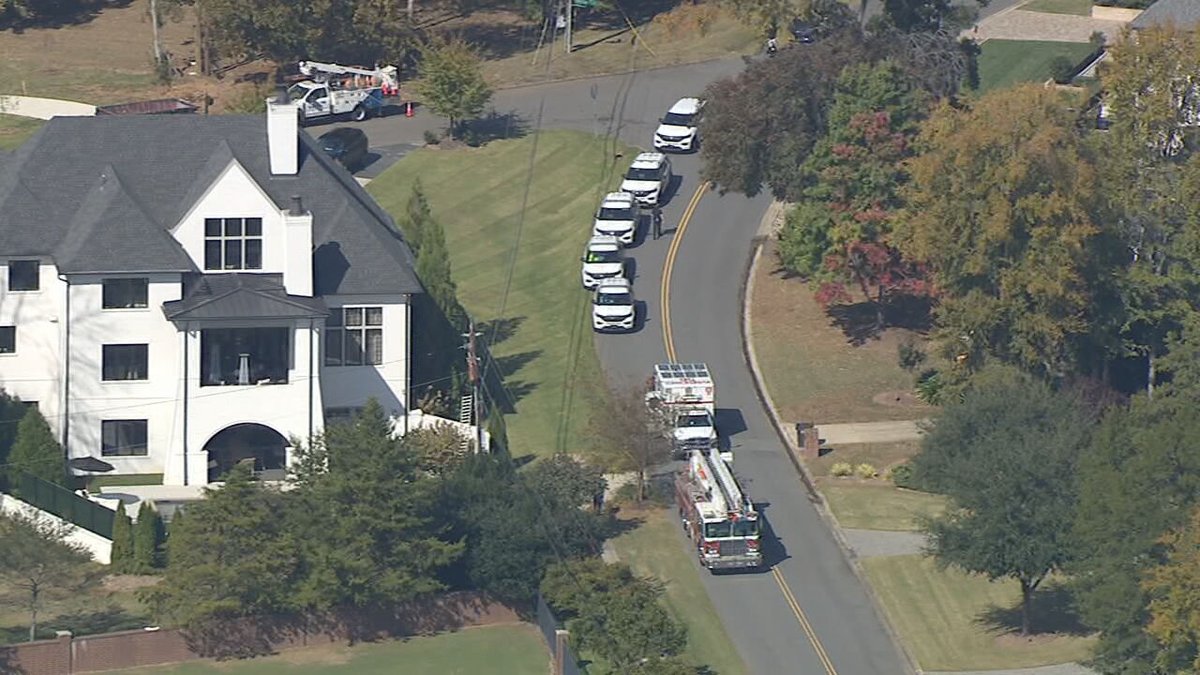 2 hurt after being shocked while hanging Christmas lights at south Charlotte home