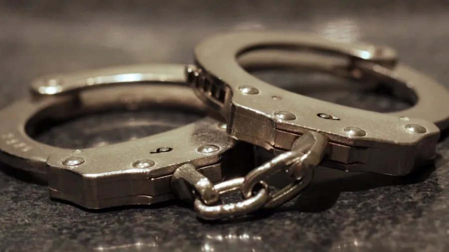 Man barricaded with rifle, threatened to kill cops