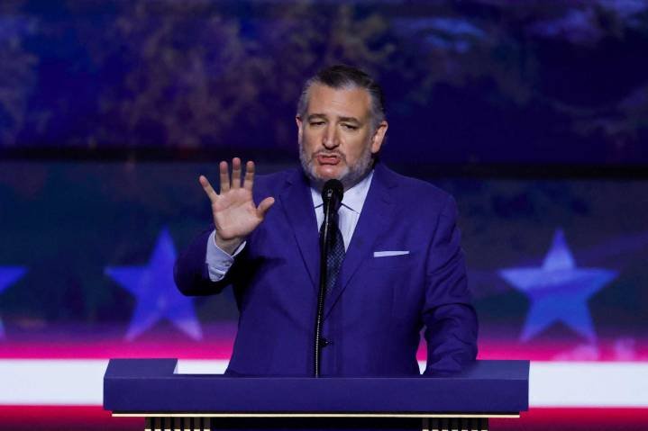 'You suck!': Ted Cruz humiliated by booing Texas football fans
