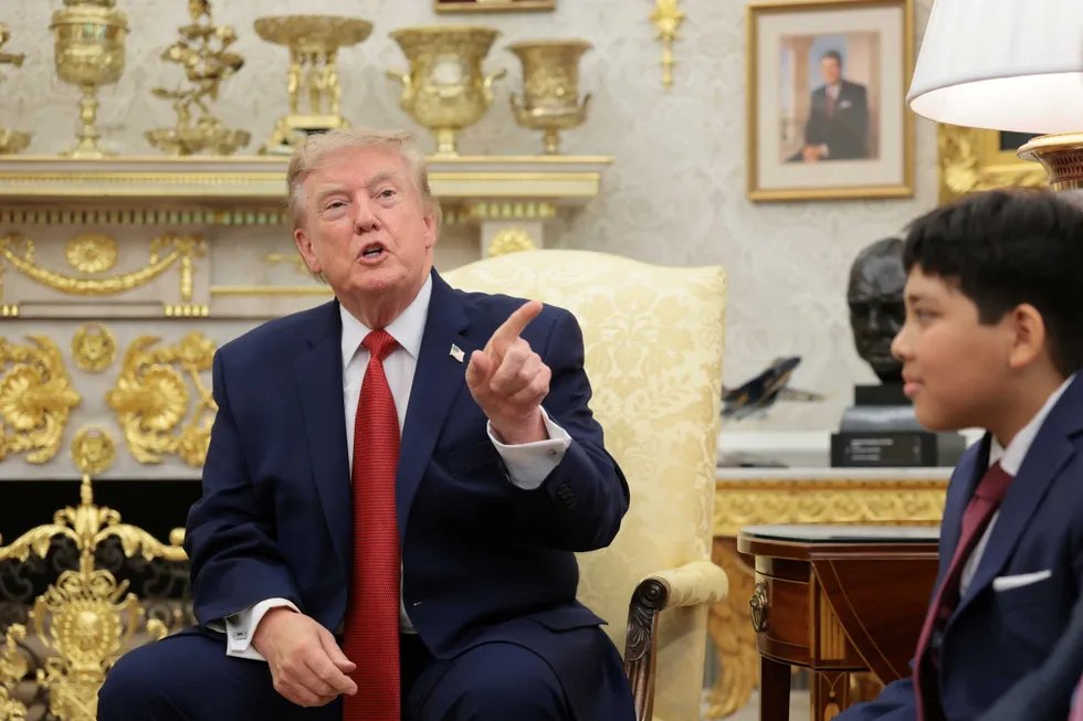 Trump Threatens to Bomb Oman Over Iran Peace Talks