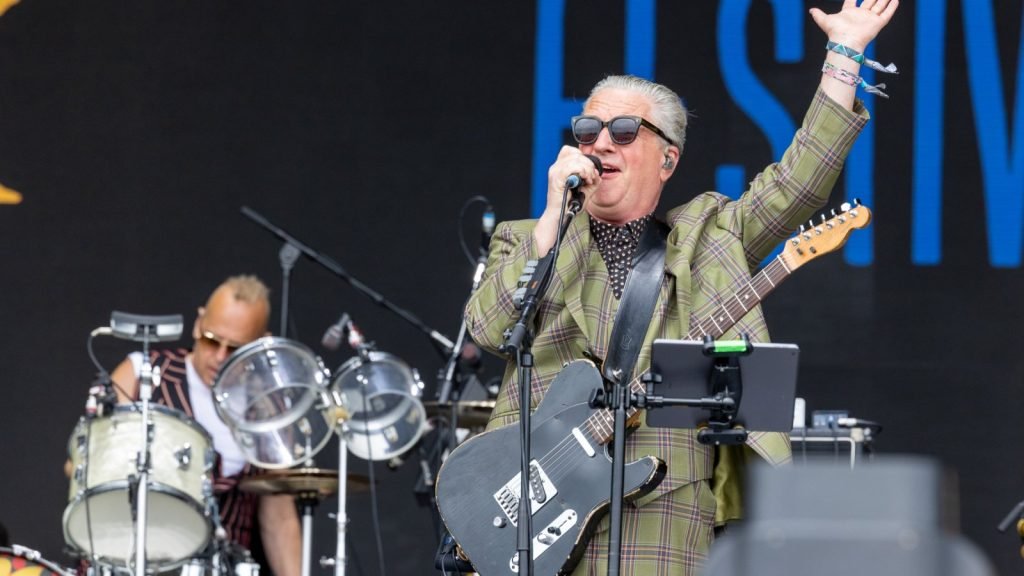 Squeeze Cancels Virginia Show as Crew Member Dies in Bus Collapse