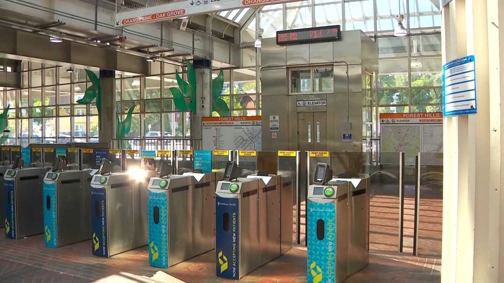 Man dies helping woman who fell on MBTA tracks