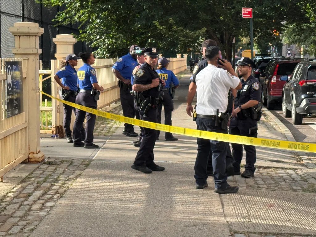 Teen shot in leg near NYC park, gunman still at large
