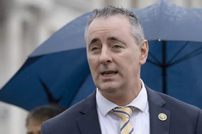 4 Republicans Break Ranks on Iran War Vote