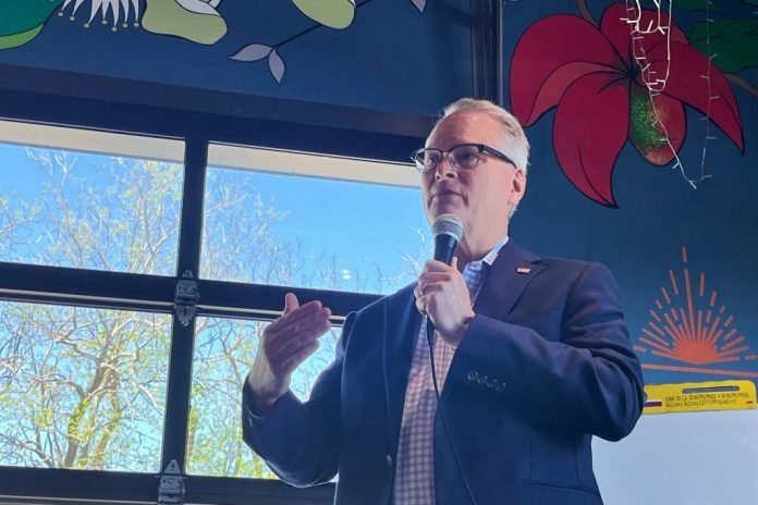 Kansas Senate Race Shifts as Democrat Outraises GOP Incumbent