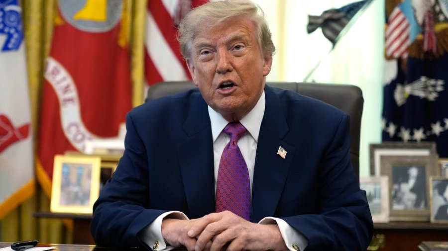 Trump Dodges Question on Punishing Russia Over Iran