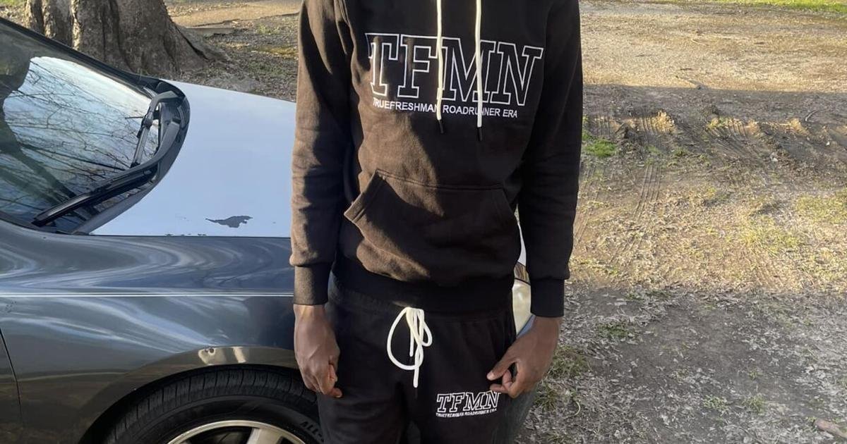 Three killed in early morning shooting at American Deli in Selma