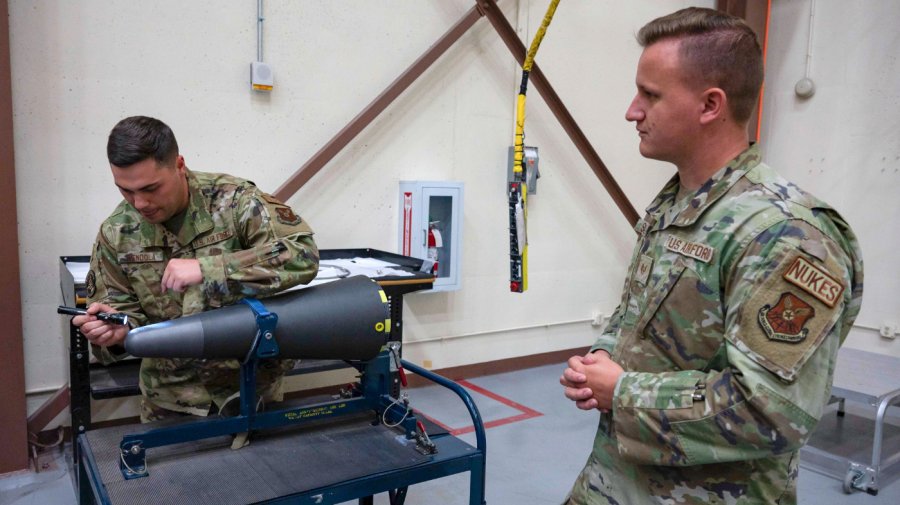 Pentagon Shifts to Tactical Nuclear Weapons Strategy