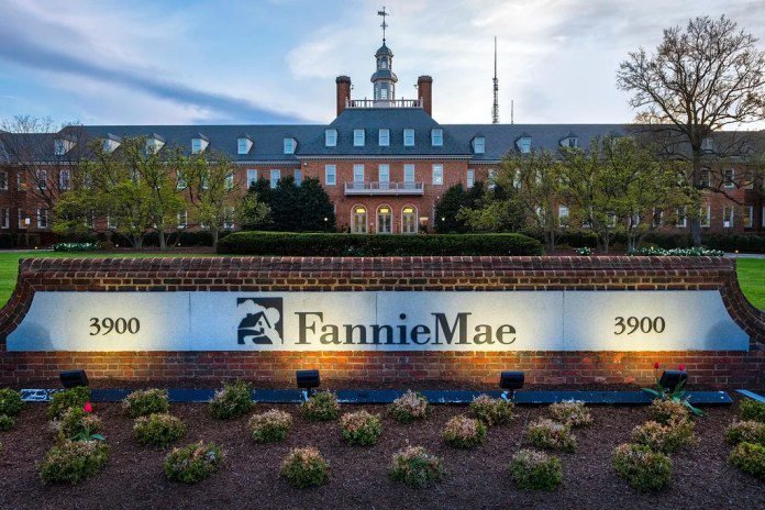 Trump Appointee Pushes Plan to Cut Refinancing Fees