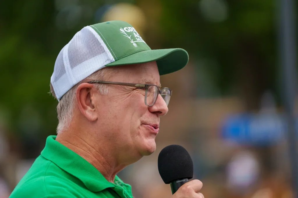 Norwood Challenges Smith for Iowa State Treasurer