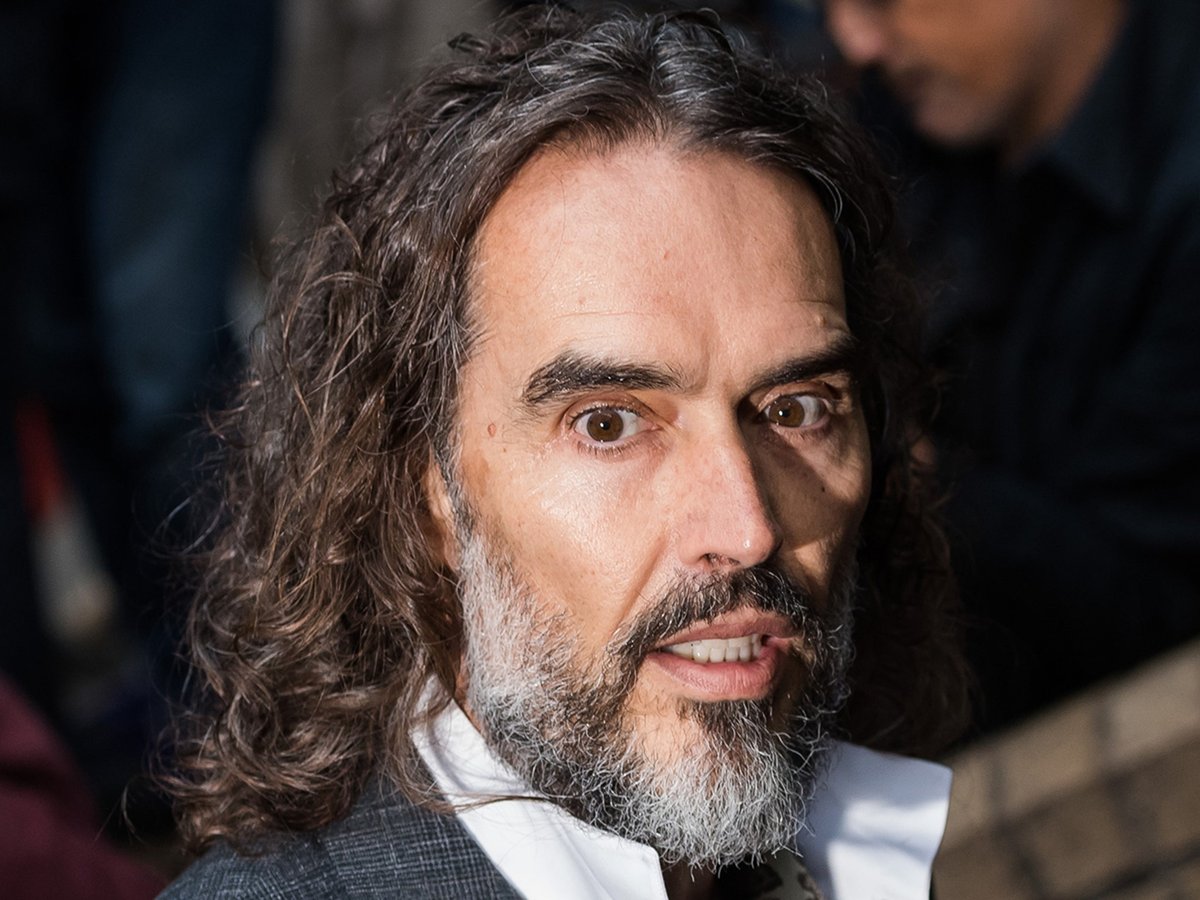Russell Brand Allegedly Tried to Pull Woman Into Bathroom in 2001, Rape Trial Testimony