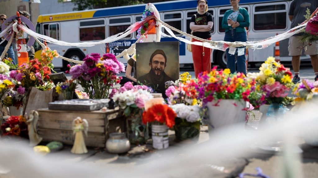 Family Demands Investigation Transparency in Alex Pretti’s Shooting by Agents