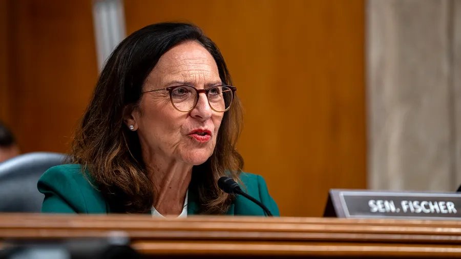 GOP Senator Blocks Schumer From Stopping Trump’s Plane Spending