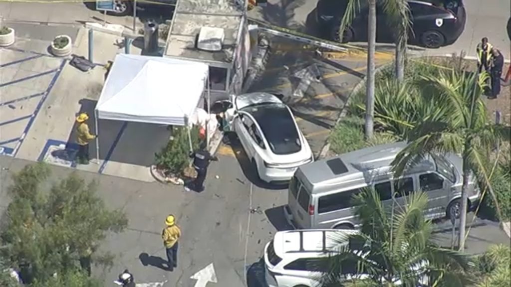 Car kills 1, injures 3 at Trader Joe’s parking lot
