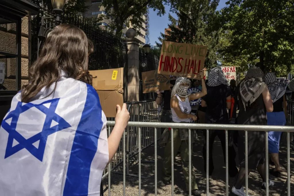 Poll: Religious Jews Back Gaza War, Secular Jews Split