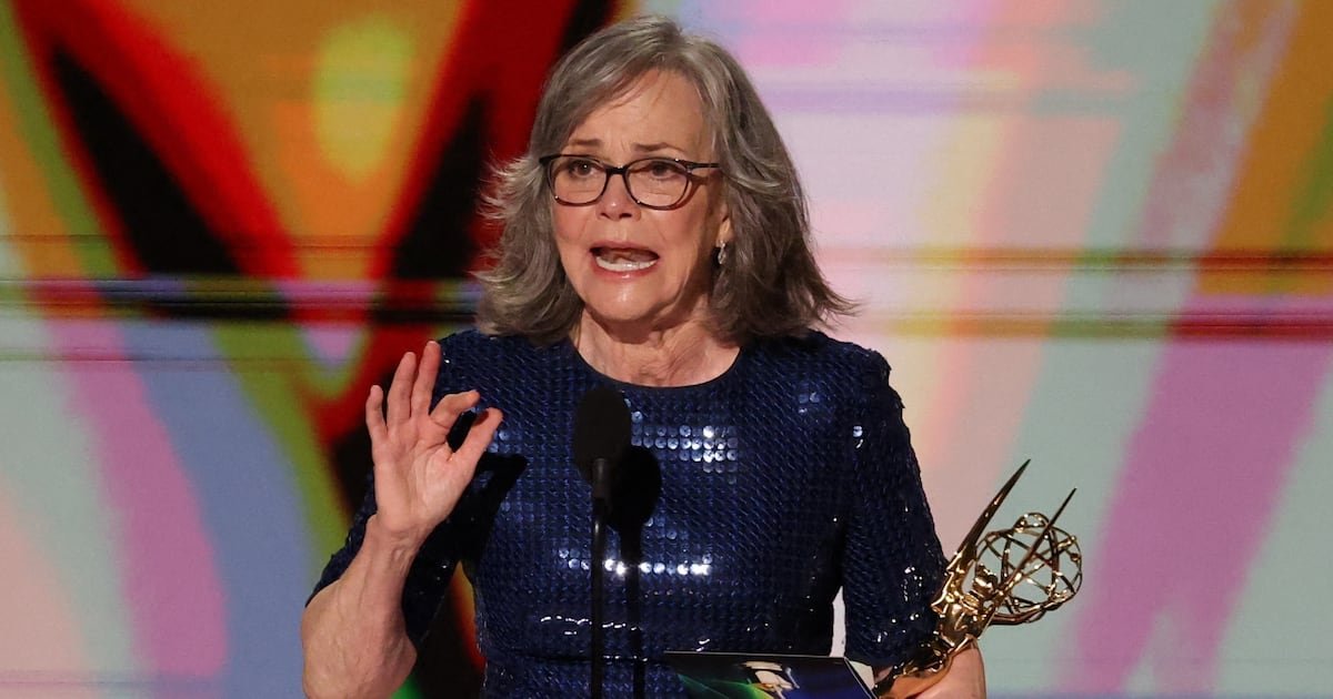 Oscar Winner, 79, Humiliates Trump on Award Show Stage