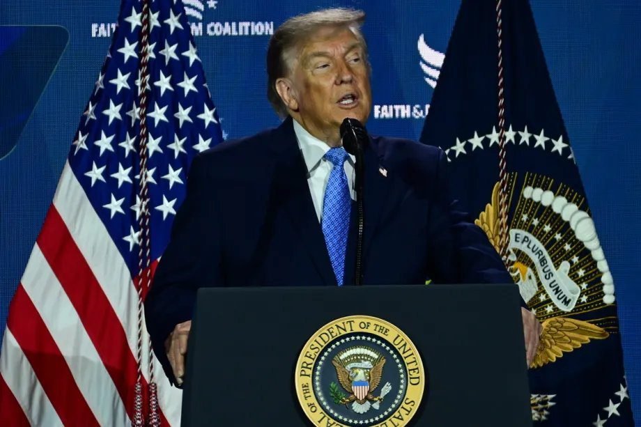 Trump Pursues Sanctions Deal with Iran Amid Stalled Strait Talks