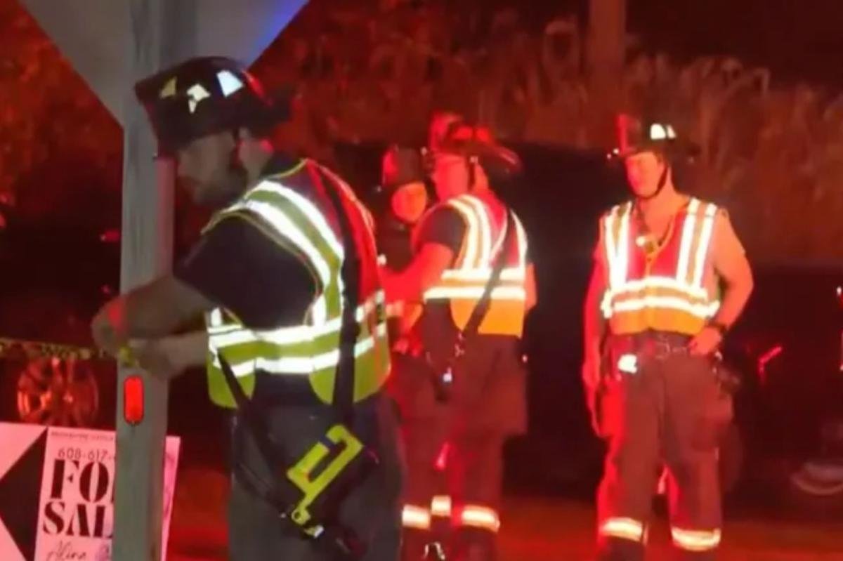 Six dead, including child, after private plane crashes in Wisconsin