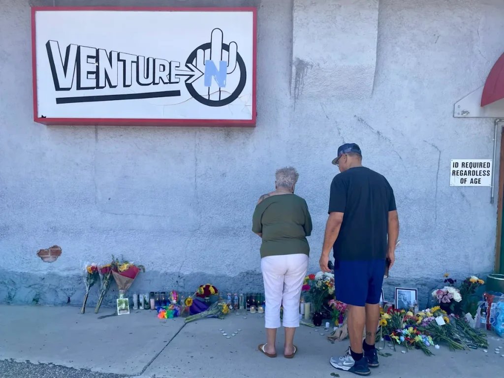 Gunman kills 2 at Tucson gay bar, then dies