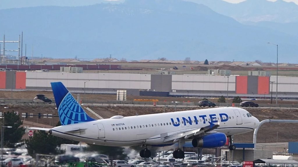 Passengers Endure 12-Hour Delay on United Flight Amid Multiple Issues