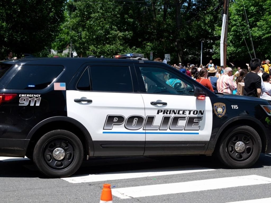 4 Masked Thieves Steal 75 Handbags in 60 Seconds at Princeton