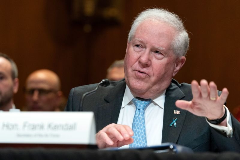 Pentagon Revokes Kendall’s Classified Access Over Leak