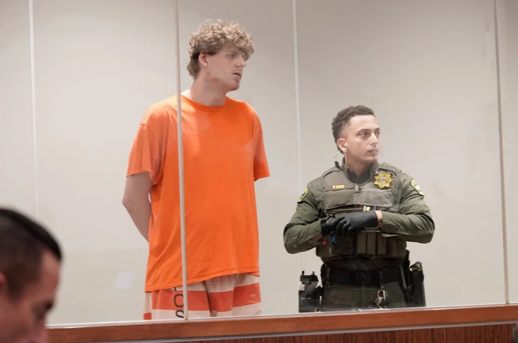 Casino worker accused of slashing 5 coworkers ordered for psych eval