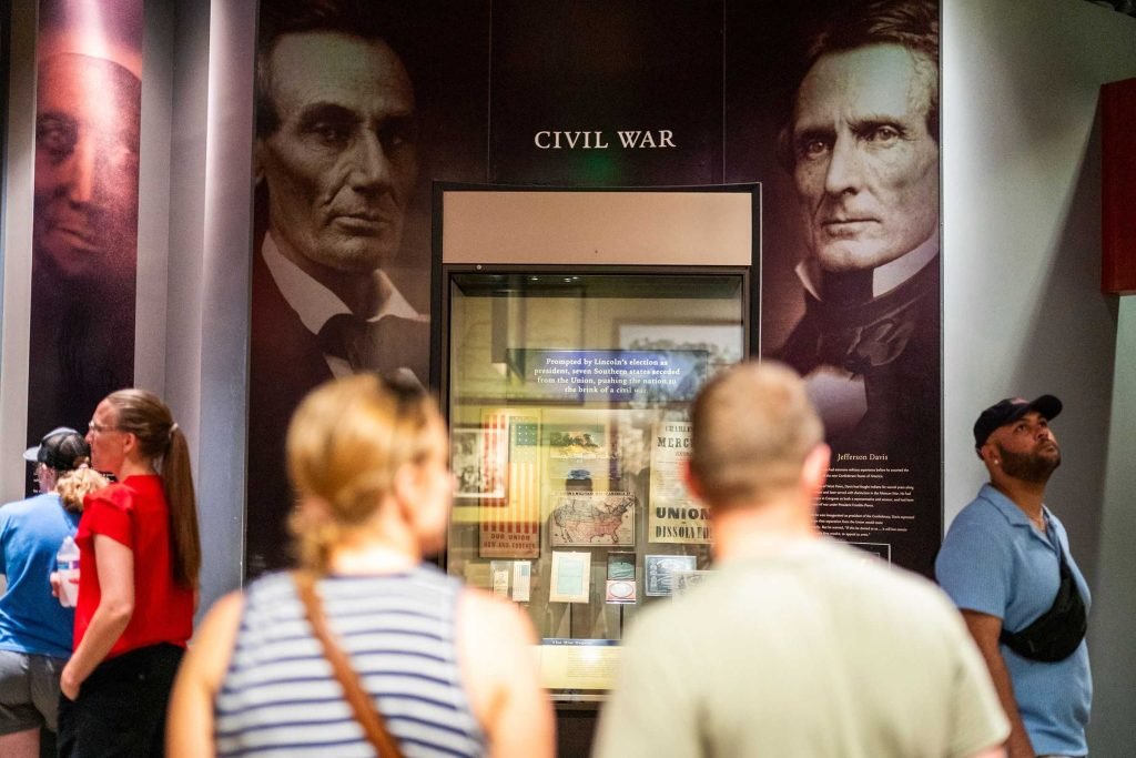 Trump Orders Signs at Smithsonian Over “Inaccurate” Exhibits