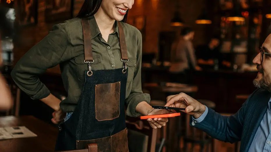 Miami waitress arrested for $20K extortion threat