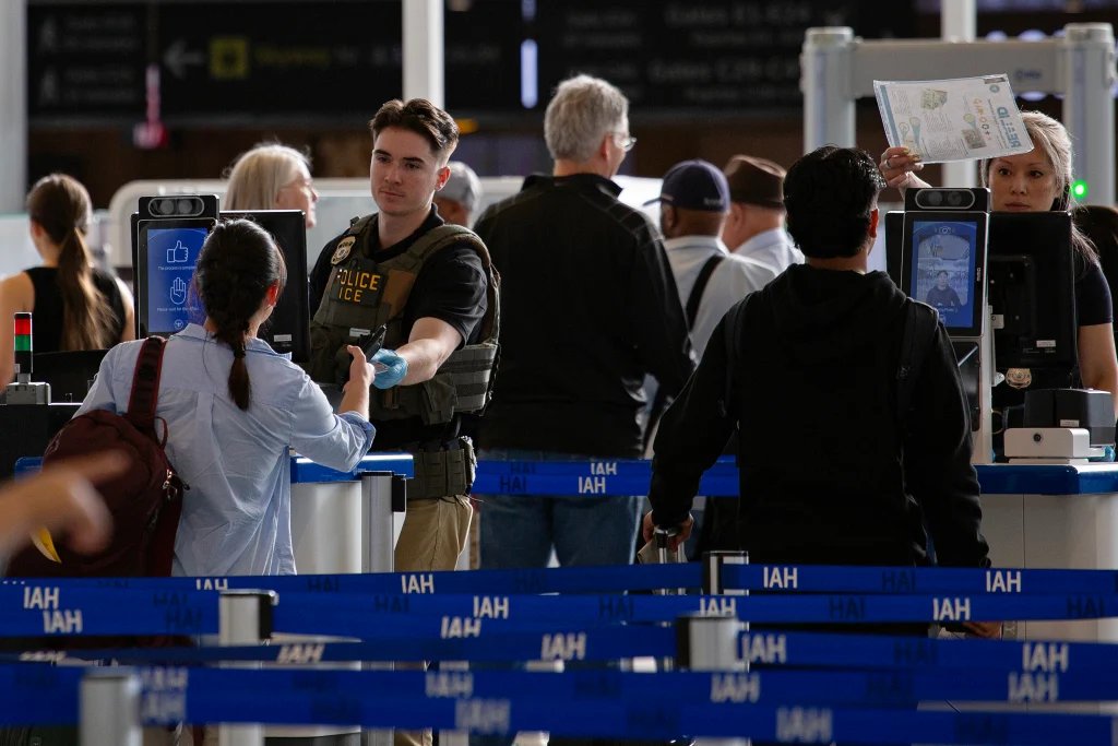 Tlaib Introduces Bill to Block ICE Airport Arrests