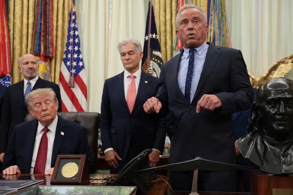 Trump Appears to Doze Off During Oval Office Event