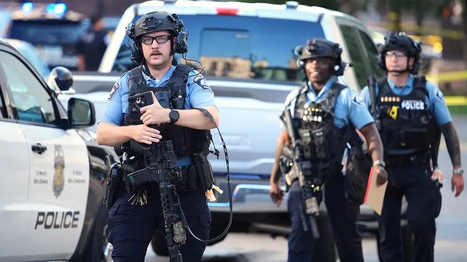 Eviction suspect kills 2, injures 3 cops in Minneapolis