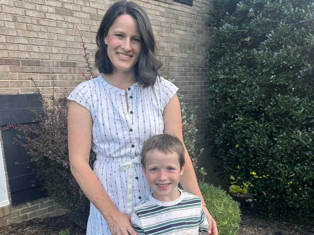 Mom arrested after 5-year-old walks alone to pond
