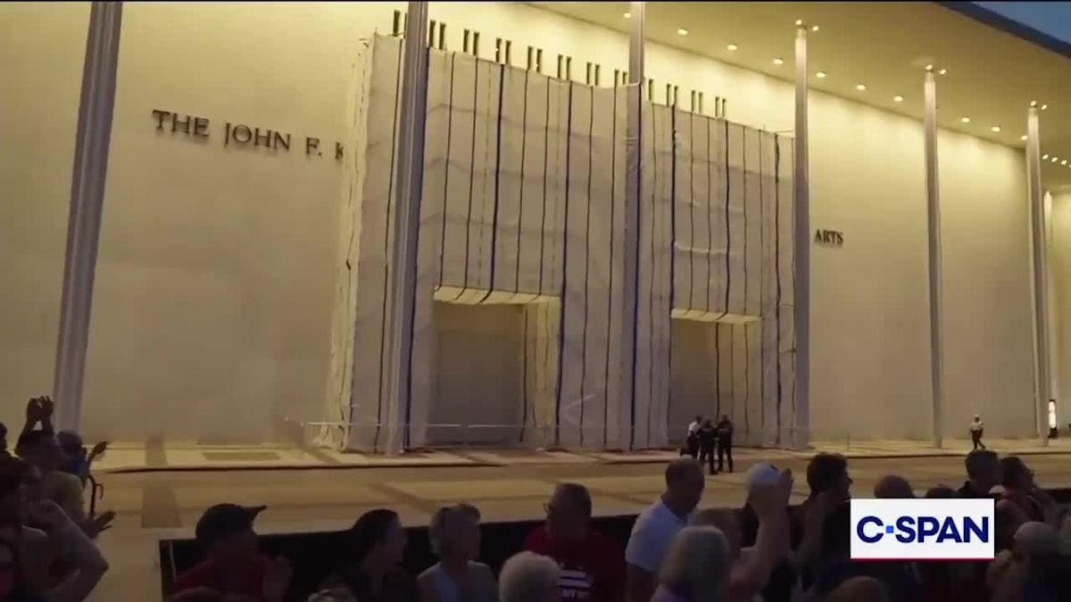 Trump Humiliated by Giant Crowd