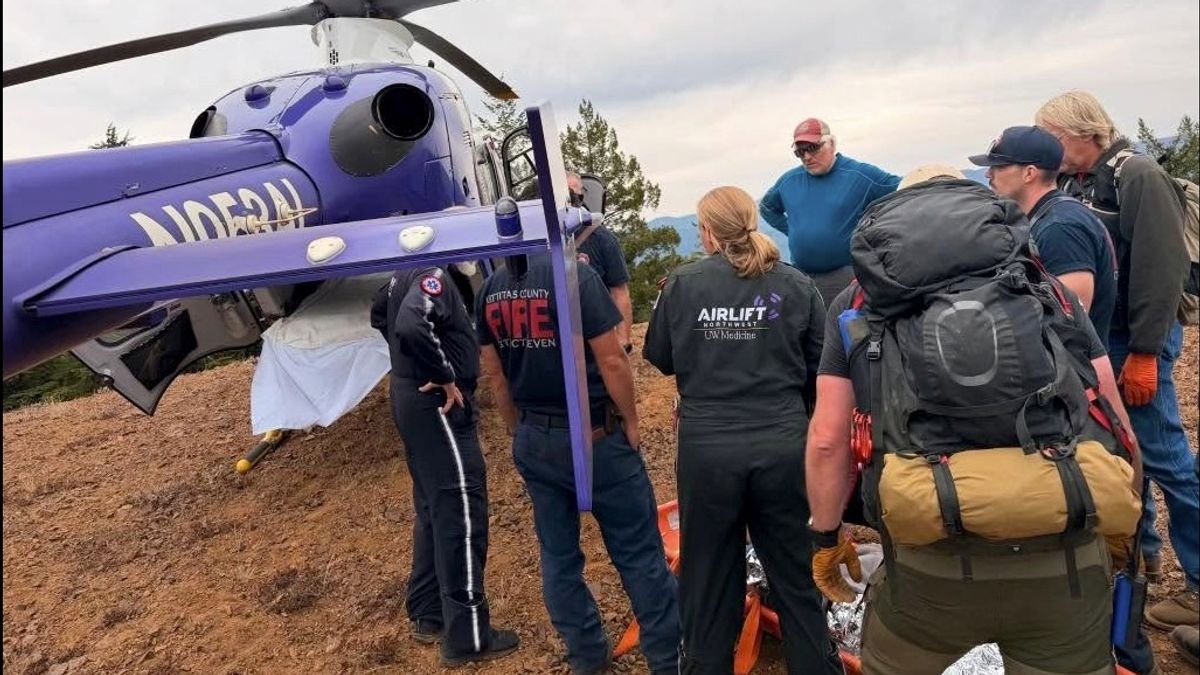 Girl, 9, seriously injured after horror fall on family hike in Seattle